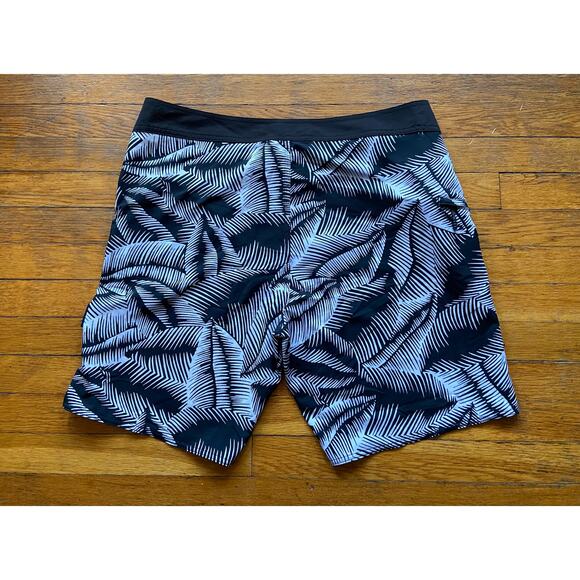 VOLCOM Mod-Tech Hawaii Black/White Floral Boardshorts sz 36 - Picture 7 of 12